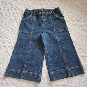 10 Bandolino Blue Wide-Leg Cropped Jeans with Flap Back Pockets